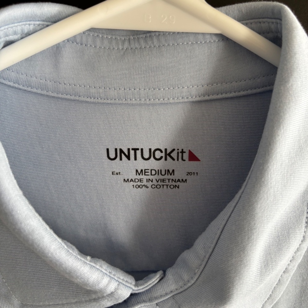 UNTUCKit Light Blue Long Sleeve Shirt size Medium